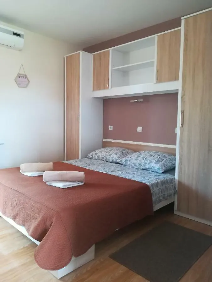 Apartments Vito نين